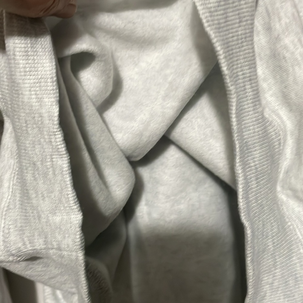 New sweatshirt size large to XL - Picture 4 of 5